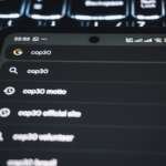 Interface de busca digital exibindo resultados e dados analíticos em tela moderna